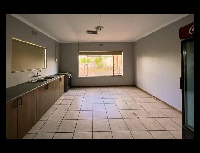 8 BEDROOM HOUSE FOR SALE IN DIBENG